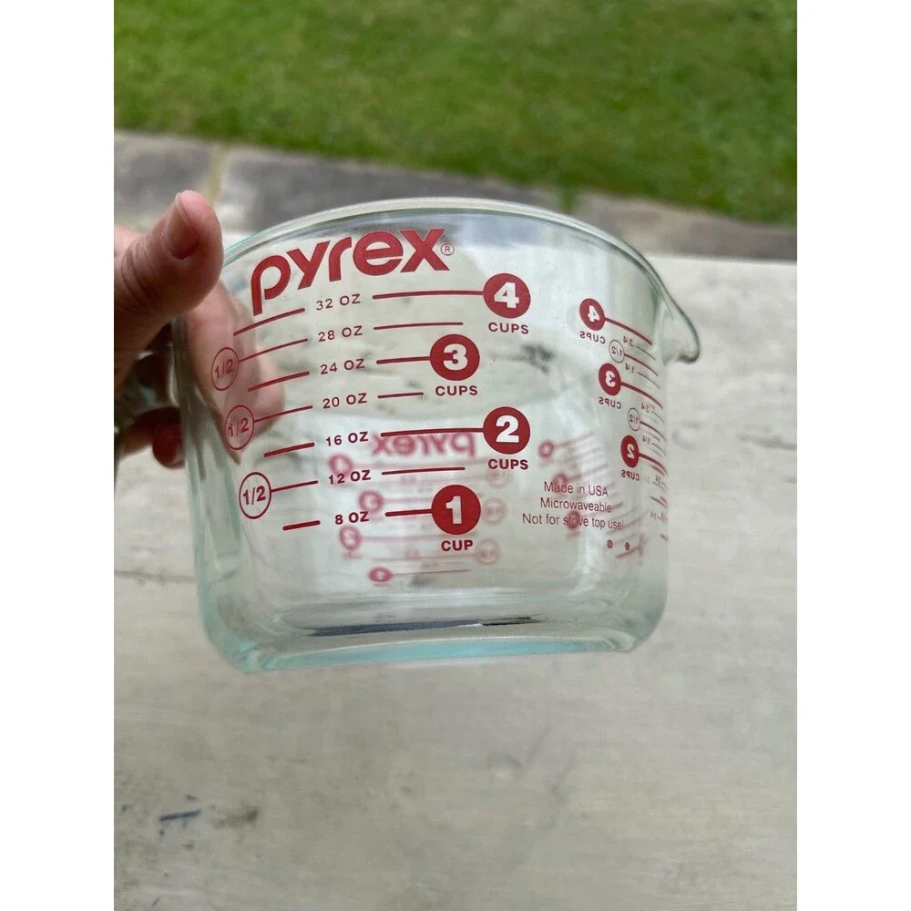 Vintage pyrex 32 oz/ 1 Qt / 4 cups Measuring Glass Batter Bowl USA